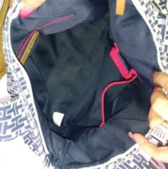 Tommy Hilfiger  purse new without tags - Picture 5 of 8